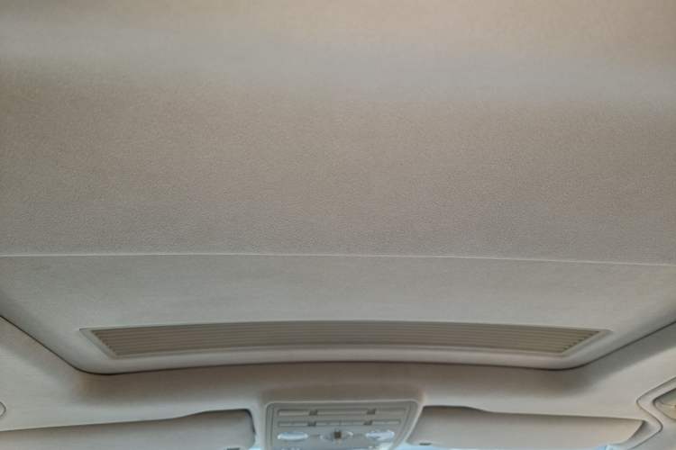Used Volkswagen Phaeton 2011 3.6L V6 4-Seater Extended-Length Individual Edition Headliner