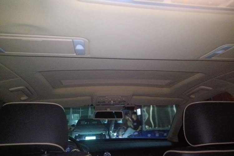 Used Volkswagen Phaeton 2011 3.6L V6 4-Seater Extended-Length Individual Edition Headliner