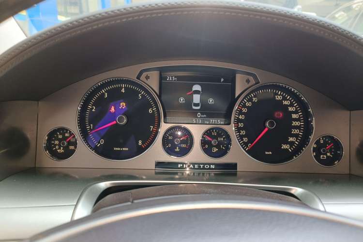 Used Volkswagen Phaeton 2011 3.6L V6 4-Seater Extended-Length Individual Edition Instrument Cluster