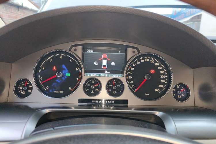 Used Volkswagen Phaeton 2011 3.6L V6 5-Seater Extended Business Edition Instrument Cluster
