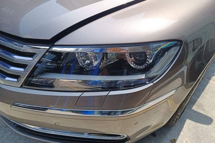 Used Volkswagen Phaeton 2011 3.6L V6 4-Seater Extended-Length Individual Edition Left Front Headlight