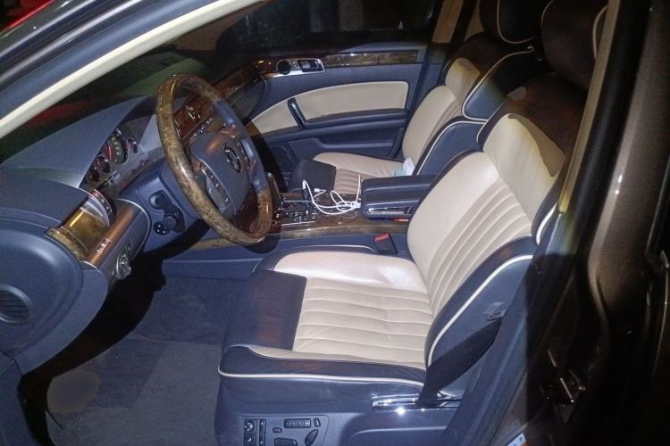 Used Volkswagen Phaeton 2011 3.6L V6 4-Seater Extended-Length Individual Edition Left Front Seat