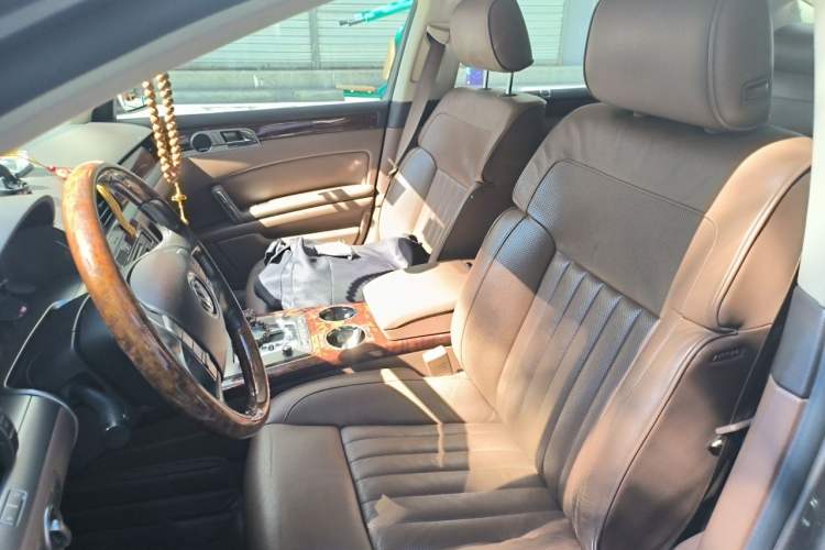 Used Volkswagen Phaeton 2011 3.6L V6 5-Seater Extended Comfort Version Left Front Seat
