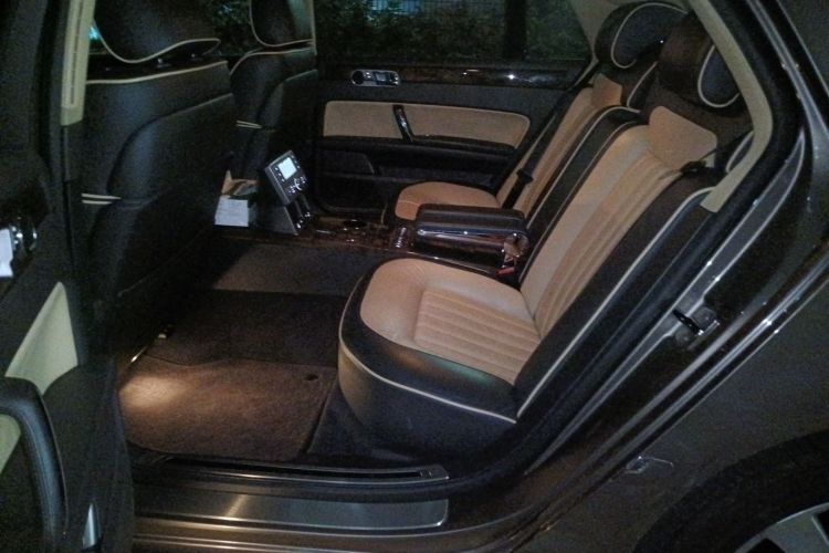 Used Volkswagen Phaeton 2011 3.6L V6 4-Seater Extended-Length Individual Edition Left Rear Seat