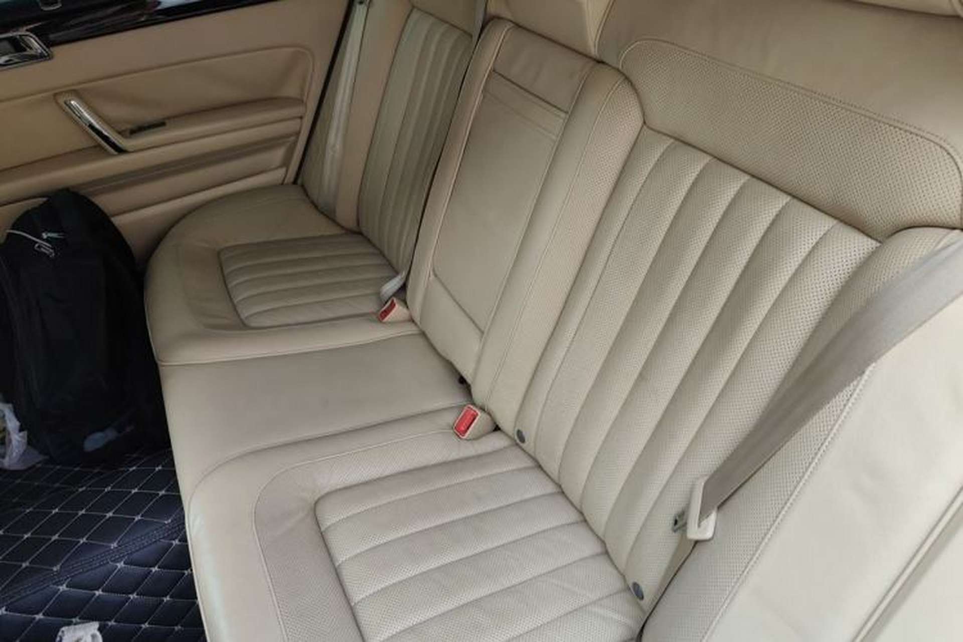 Used Volkswagen Phaeton 2011 3.6L V6 5-Seater Extended Business Edition Left Rear Seat