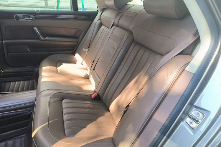 Used Volkswagen Phaeton 2011 3.6L V6 5-Seater Extended Comfort Version Left Rear Seat