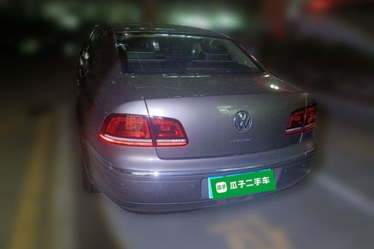 Used Volkswagen Phaeton 2011 3.6L V6 4-Seater Extended-Length Individual Edition Rear
