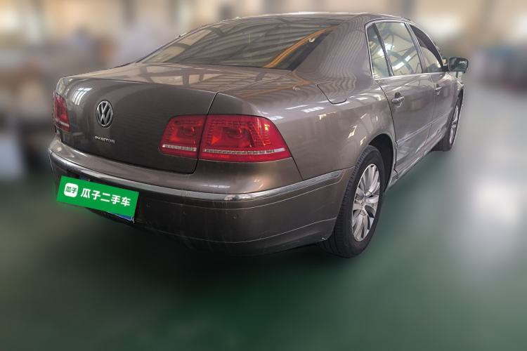 Used Volkswagen Phaeton 2011 3.6L V6 5-Seater Extended Business Edition Rear Right 45 Deg