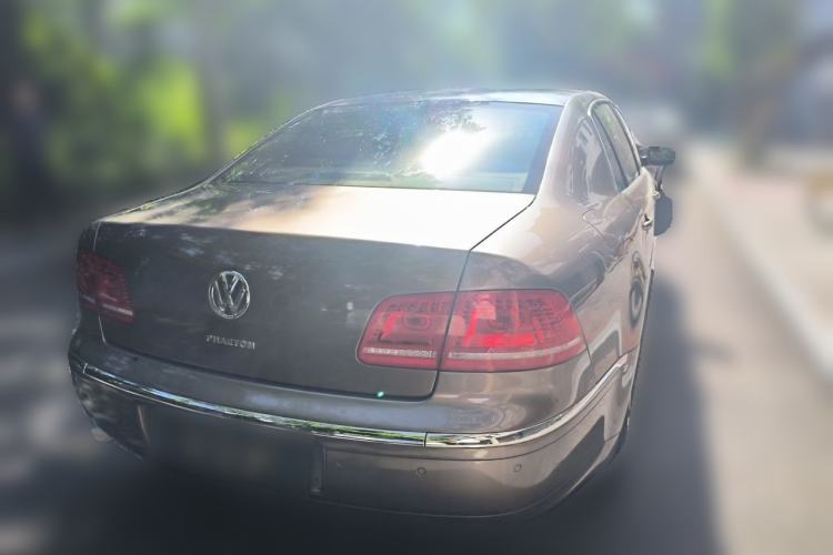 Used Volkswagen Phaeton 2011 3.6L V6 5-Seater Extended Comfort Version Rear Right 45 Deg