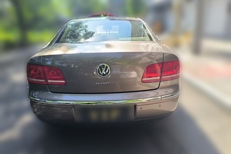Used Volkswagen Phaeton 2011 3.6L V6 5-Seater Extended Comfort Version Rear