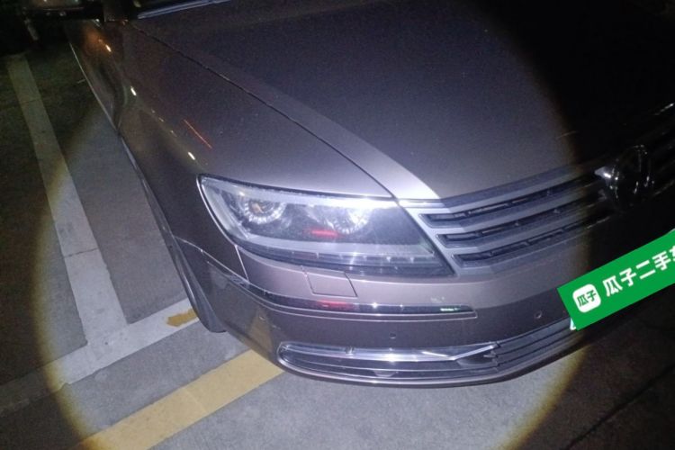 Used Volkswagen Phaeton 2011 3.6L V6 4-Seater Extended-Length Individual Edition Right Front Headlight