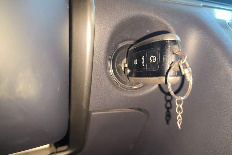 Used Volkswagen Phaeton 2011 3.6L V6 5-Seater Extended Business Edition Vehicle Key