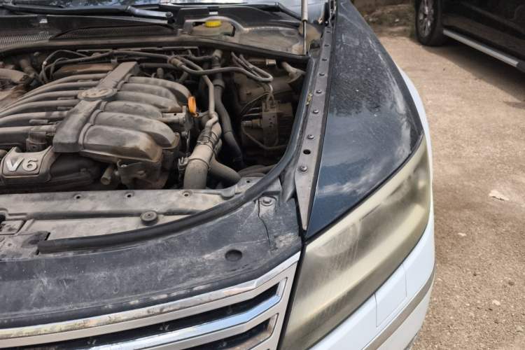 Used Volkswagen Phaeton 2011 3.6L V6 5-Seater Extended Comfort Version Engine Bay Left