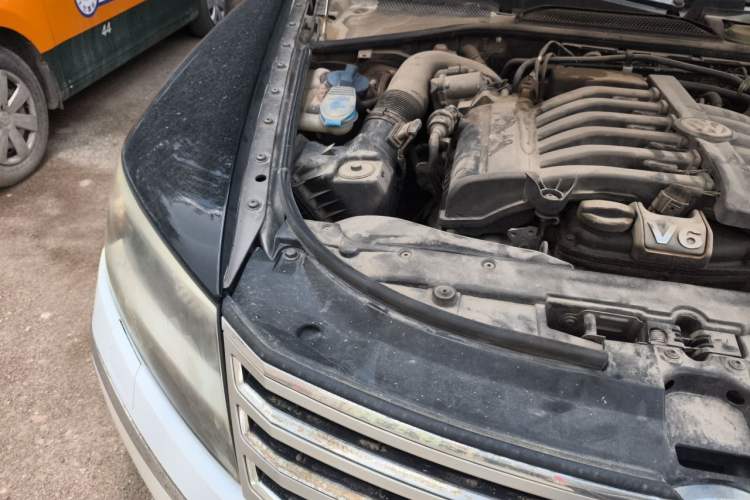 Used Volkswagen Phaeton 2011 3.6L V6 5-Seater Extended Comfort Version Engine Bay Right