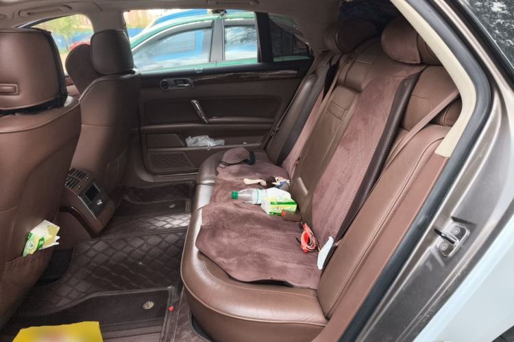 Used Volkswagen Phaeton 2011 3.6L V6 5-Seater Extended Comfort Version Left Rear Seat