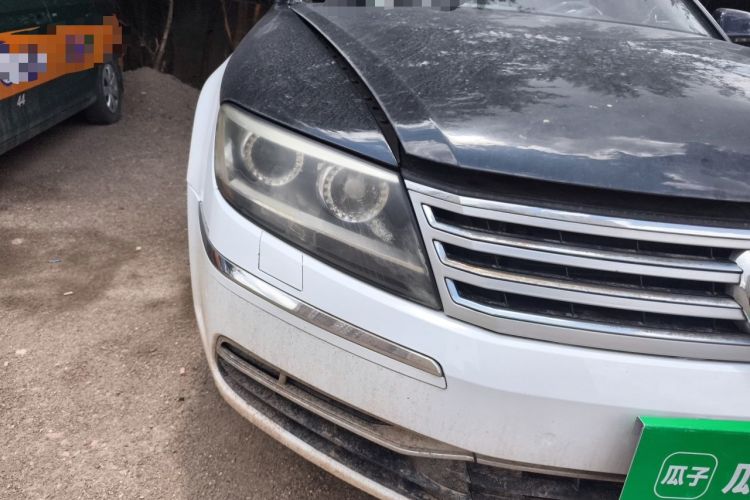 Used Volkswagen Phaeton 2011 3.6L V6 5-Seater Extended Comfort Version Right Front Headlight