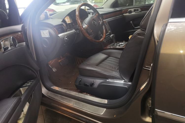 Used Volkswagen Phaeton 2011 3.6L V6 5-Seater Extended Comfort Version Driver Seat