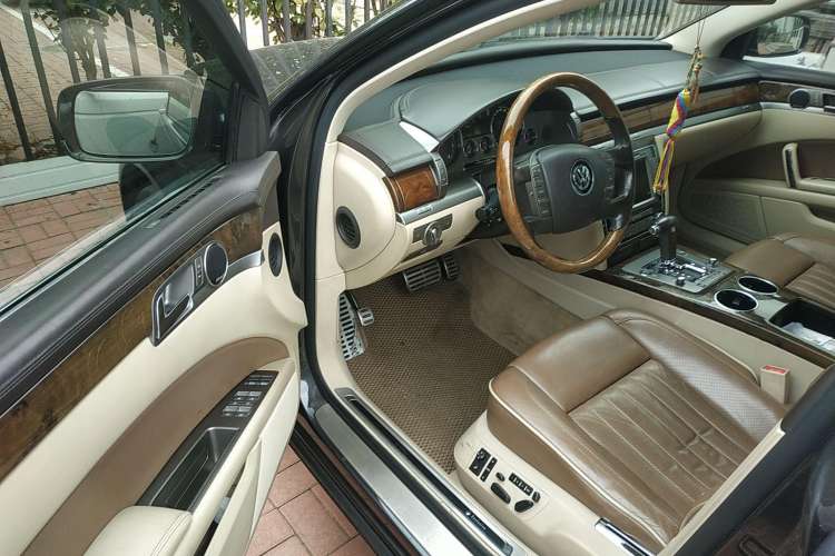 Used Volkswagen Phaeton 2011 3.6L V6 4-Seater Extended-Length Individual Edition Driver Seat
