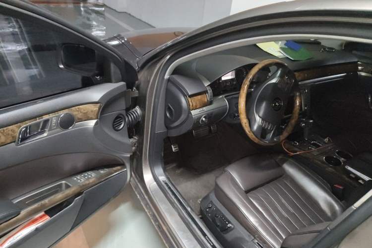 Used Volkswagen Phaeton 2011 3.6L V6 4-Seater Extended-Length Individual Edition Driver Seat