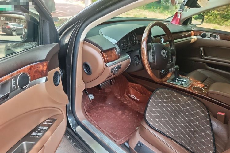 Used Volkswagen Phaeton 2011 3.6L V6 5-Seater Extended Comfort Version Driver Seat
