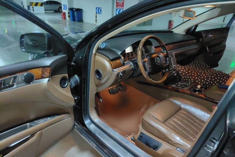Used Volkswagen Phaeton 2011 3.6L V6 5-Seater Extended Comfort Version Driver Seat