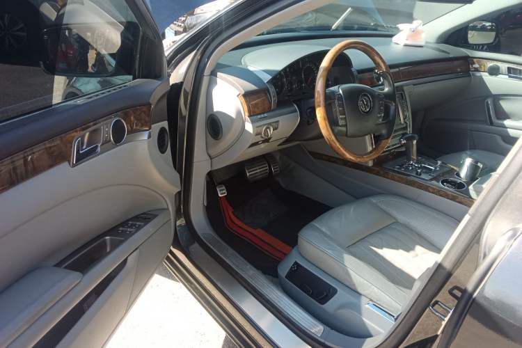 Used Volkswagen Phaeton 2011 3.6L V6 5-Seater Extended Comfort Version Driver Seat