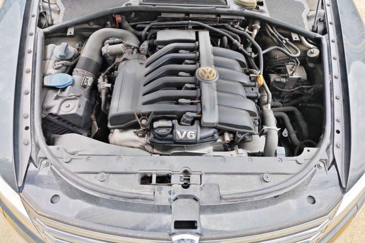Used Volkswagen Phaeton 2011 3.6L V6 5-Seater Extended Comfort Version Engine Bay