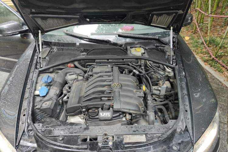 Used Volkswagen Phaeton 2011 3.6L V6 5-Seater Extended Business Edition Engine Bay