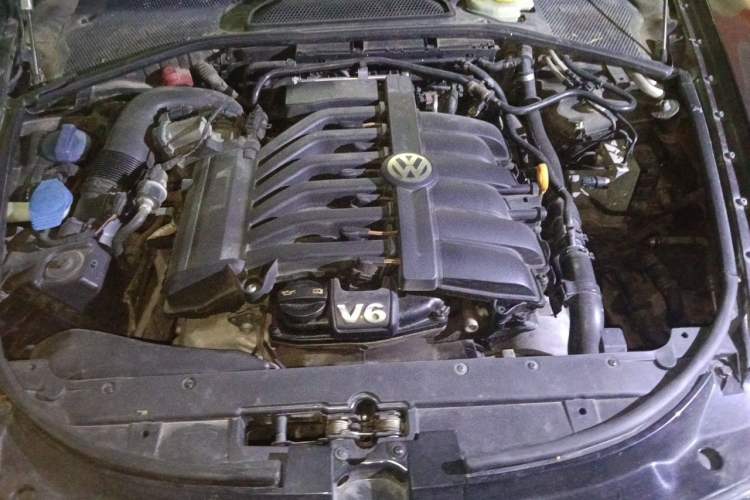 Used Volkswagen Phaeton 2011 3.6L V6 5-Seater Extended Business Edition Engine Bay