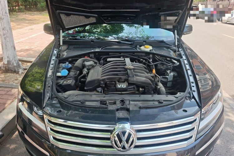 Used Volkswagen Phaeton 2011 3.6L V6 5-Seater Extended Comfort Version Engine Bay