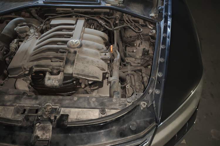 Used Volkswagen Phaeton 2011 3.6L V6 5-Seater Extended Comfort Version Engine Bay Left