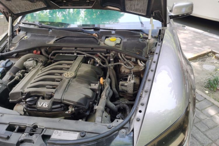 Used Volkswagen Phaeton 2011 3.6L V6 5-Seater Extended Business Edition Engine Bay Left