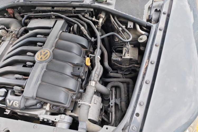 Used Volkswagen Phaeton 2011 3.6L V6 5-Seater Extended Comfort Version Engine Bay Left