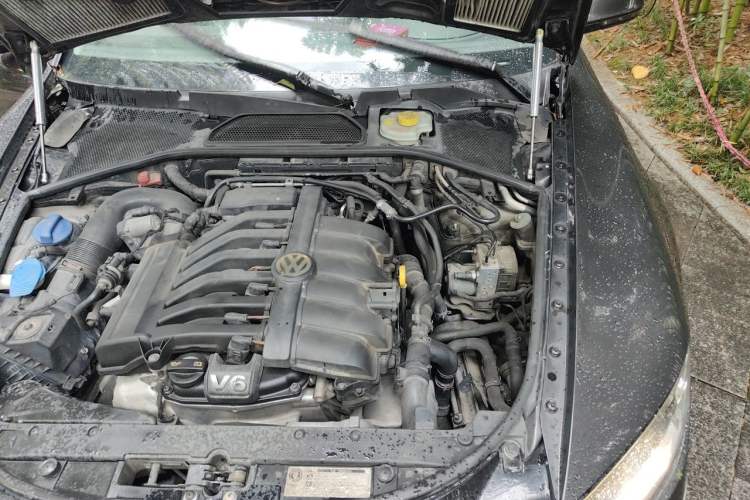 Used Volkswagen Phaeton 2011 3.6L V6 5-Seater Extended Business Edition Engine Bay Left