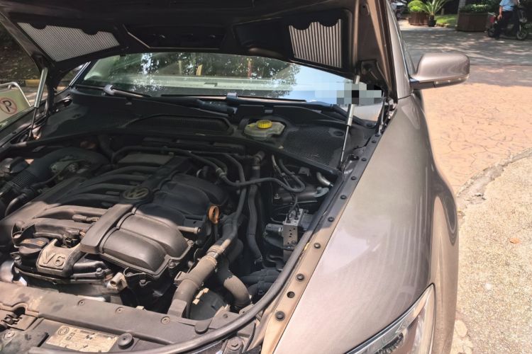 Used Volkswagen Phaeton 2011 3.6L V6 5-Seater Extended-Length Individual Edition Engine Bay Left