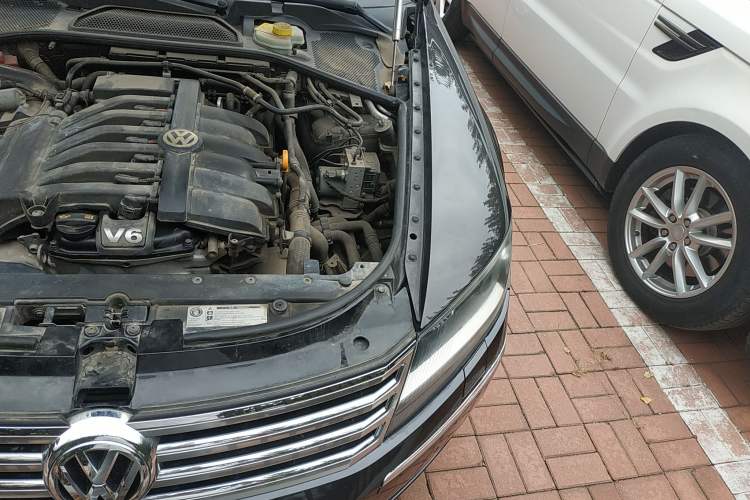 Used Volkswagen Phaeton 2011 3.6L V6 4-Seater Extended-Length Individual Edition Engine Bay Left