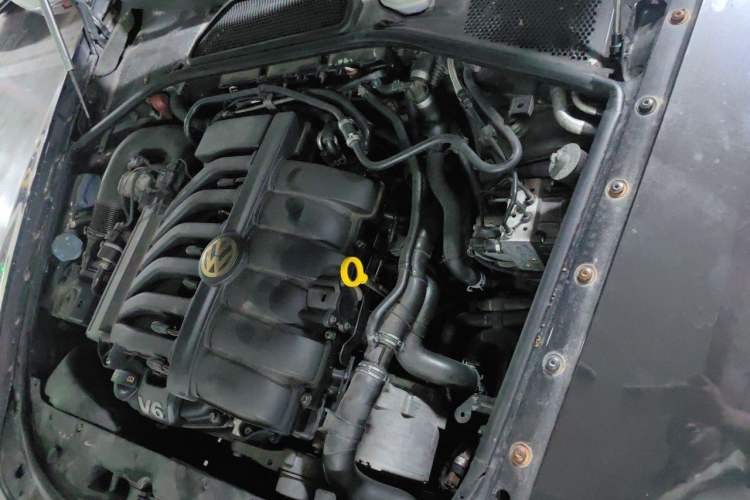 Used Volkswagen Phaeton 2011 3.6L V6 5-Seater Extended Comfort Version Engine Bay Left