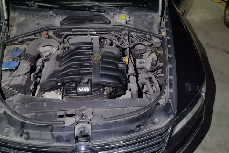 Used Volkswagen Phaeton 2011 3.6L V6 5-Seater Extended Business Edition Engine Bay Left
