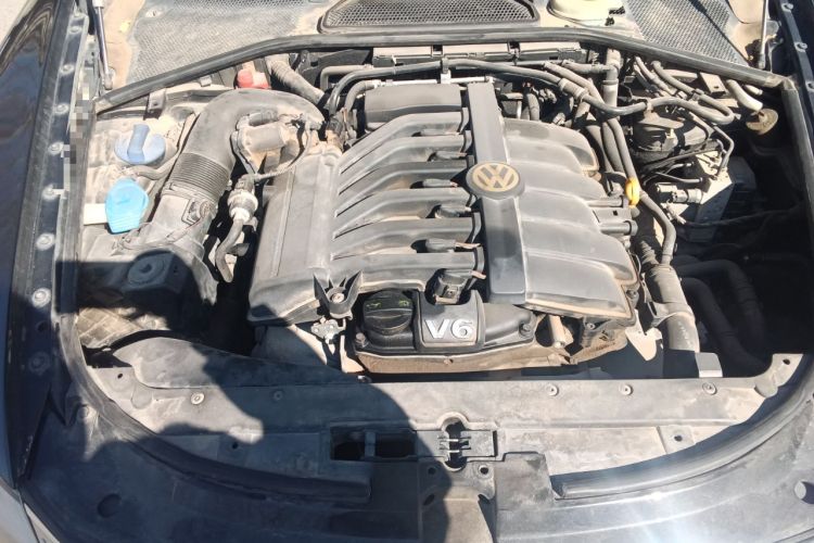 Used Volkswagen Phaeton 2011 3.6L V6 5-Seater Extended Comfort Version Engine Bay
