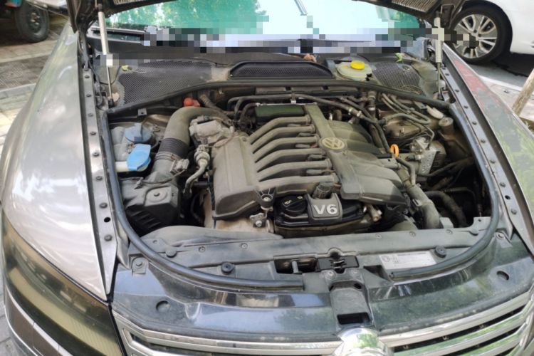 Used Volkswagen Phaeton 2011 3.6L V6 5-Seater Extended Business Edition Engine Bay Right