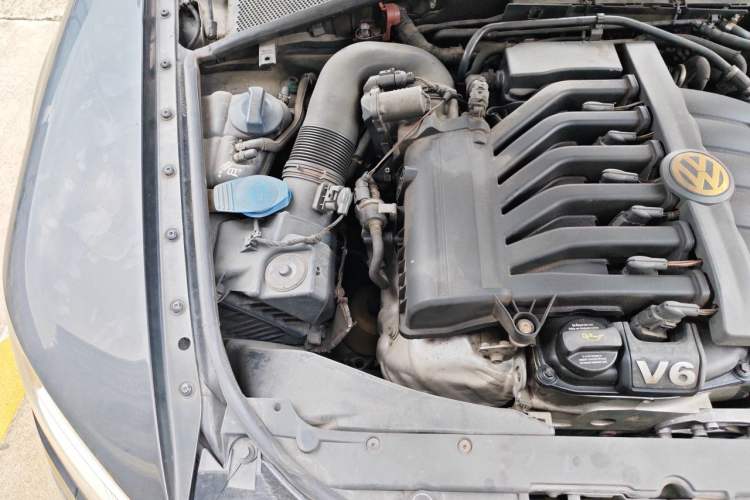 Used Volkswagen Phaeton 2011 3.6L V6 5-Seater Extended Comfort Version Engine Bay Right