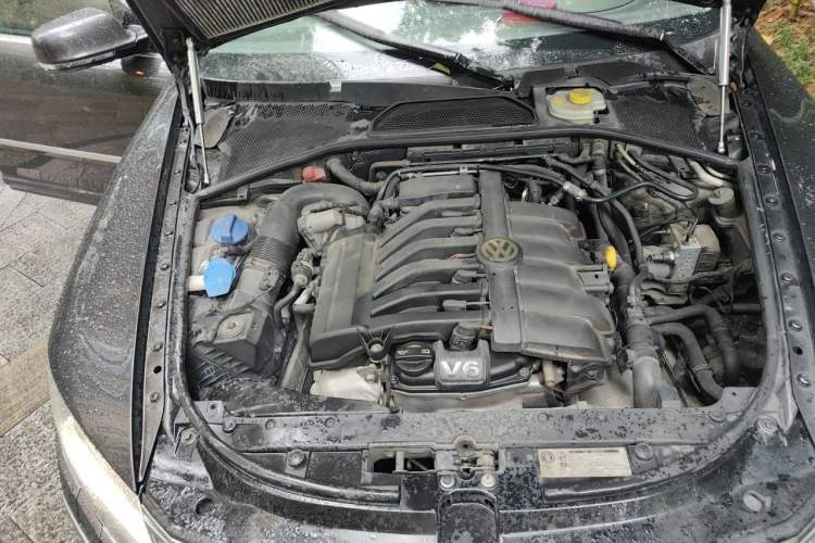 Used Volkswagen Phaeton 2011 3.6L V6 5-Seater Extended Business Edition Engine Bay Right