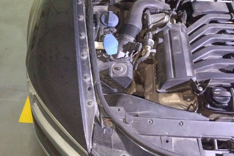 Used Volkswagen Phaeton 2011 3.6L V6 5-Seater Extended Business Edition Engine Bay Right