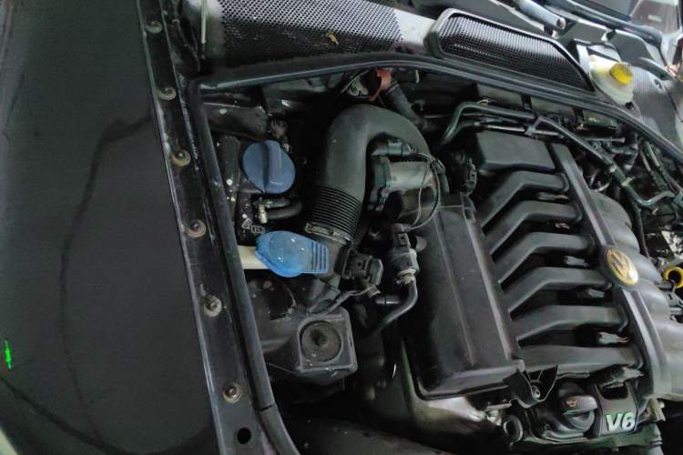 Used Volkswagen Phaeton 2011 3.6L V6 5-Seater Extended Comfort Version Engine Bay Right