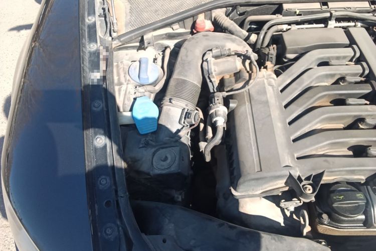 Used Volkswagen Phaeton 2011 3.6L V6 5-Seater Extended Comfort Version Engine Bay Right