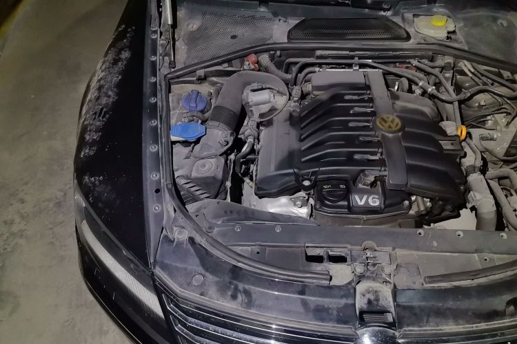 Used Volkswagen Phaeton 2011 3.6L V6 5-Seater Extended Business Edition Engine Bay Right