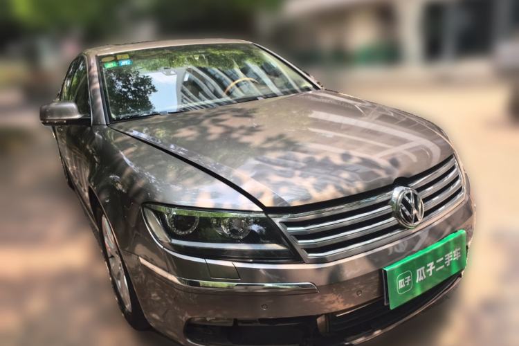 Used Volkswagen Phaeton 2011 3.6L V6 5-Seater Extended-Length Individual Edition Front Right 45 Deg