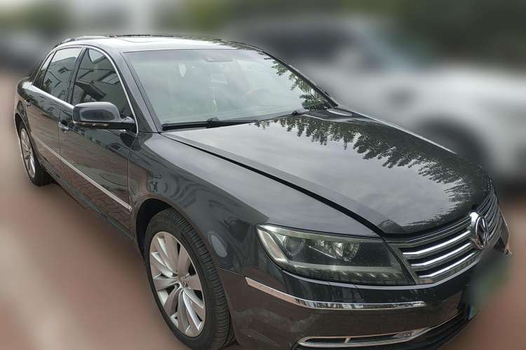 Used Volkswagen Phaeton 2011 3.6L V6 4-Seater Extended-Length Individual Edition Front Right 45 Deg