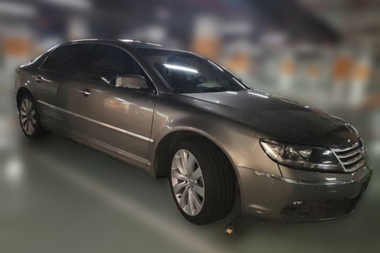 Used Volkswagen Phaeton 2011 3.6L V6 4-Seater Extended-Length Individual Edition Front Right 45 Deg