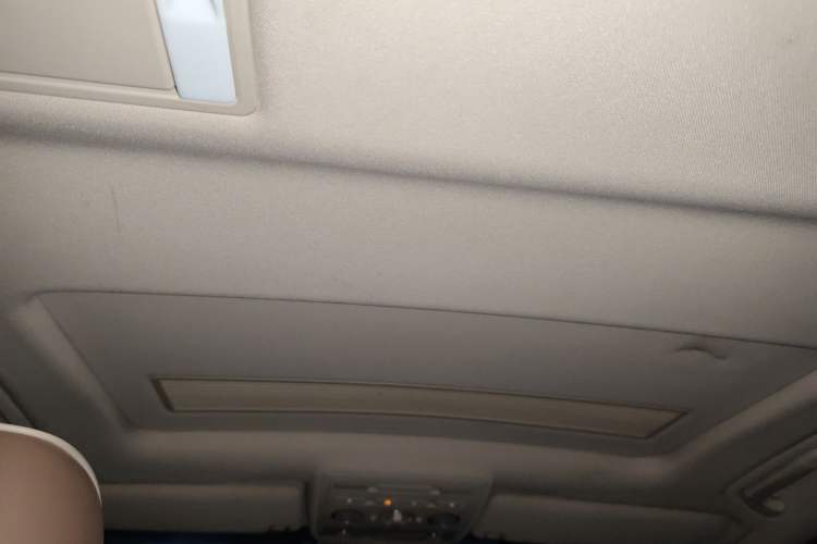 Used Volkswagen Phaeton 2011 3.6L V6 5-Seater Extended Comfort Version Headliner